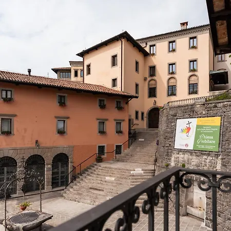 Casa Del Pellegrino - 2* Castelmonte